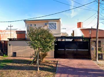 Casa · 180m² · 7 Ambientes · 3 Cocheras · Casa - Tolosa