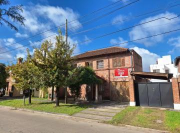 Casa · 160m² · 7 Ambientes · 2 Cocheras · Casa en Venta en Gonnet