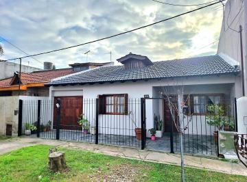 Casa · 125m² · 5 Ambientes · 1 Cochera · Casa en m. B. Gonnet
