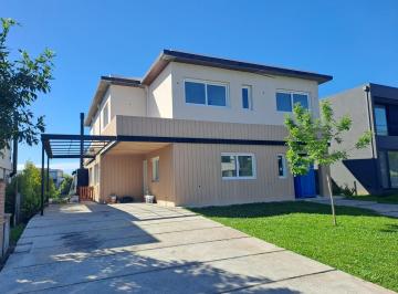 Frente · Casa en Venta en Nordelta, Carpinchos a La Laguna