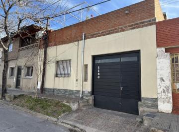 Casa · 110m² · 4 Ambientes · 1 Cochera · Hermosa Casa 3 Dorm. en Arroyito