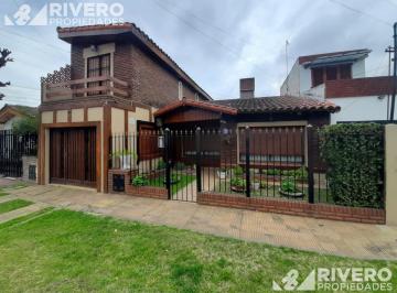 Casa · 168m² · 5 Ambientes · 1 Cochera · Casa en Venta en Castelar Norte - Excelente Ubicación