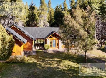 Casa · 200m² · 5 Ambientes · 1 Cochera · Exclusiva Propiedad de 4 Dorm. de 200 m² en Lote de 1430 m² - Chihuallanca - Lago Lolog