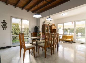 Casa · 140m² · 4 Ambientes · 1 Cochera · Casa en Venta en El Pato
