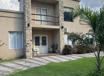 Casa · 235m² · 5 Ambientes · 2 Cocheras · Venta Casa Altos del Sol Ituzaingo Norte