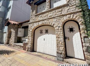 Casa · 251m² · 5 Ambientes · 1 Cochera · Chalet Para Reciclar o Demoler y Construir Edificio R1 La Perla