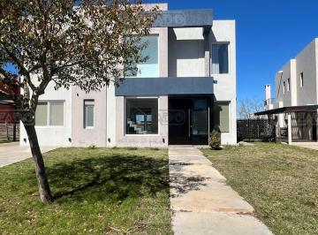 Casa · 271m² · 6 Ambientes · Casa en Alquiler en El Cantón, Escobar, G. B. a. Zona Norte