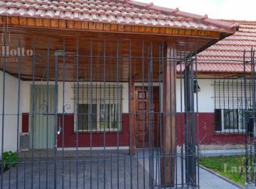 Casa · 75m² · 3 Ambientes · 1 Cochera · Casa 3 Ambientes a La Venta en Lanús Este