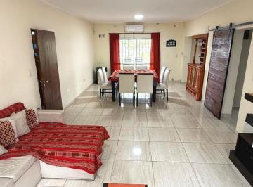 LIVING COMEDOR AMPLIO · Casa en Venta: Los Eucaliptus 4400 Puerto General San Martín