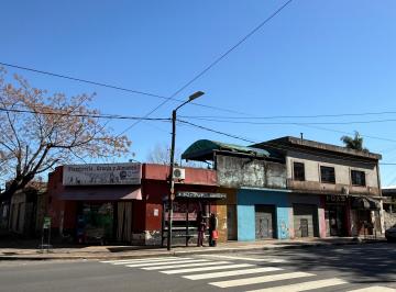 Departamento de 3 ambientes, Lomas de Zamora · Vivienda con Locales Sobre Lote en Esquina de 10x25.