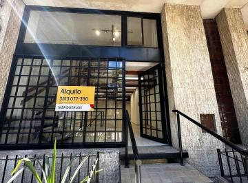 Local comercial · 107m² · 6 Ambientes · Local en Alquiler Remodelado Dos Baños