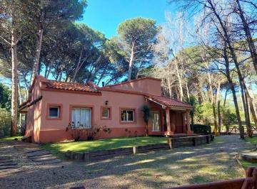 Casa · 233m² · 5 Ambientes · 2 Cocheras · Cod 777 Alquiler y Venta