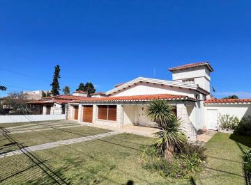 Casa de 4 ambientes, Córdoba · Casa con Gran Ubicación en Rafael Núñez.