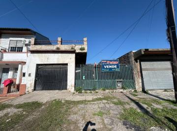 Casa de 3 ambientes, Lanús · En Venta Casa 3 Amb S/ Lote de 8.66x42 Aprox. C/ Gge, Patio y Fdo Libre en Lanus