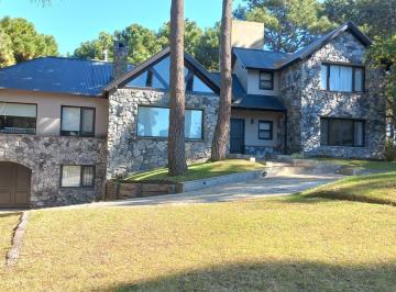 Casa · 450m² · 6 Dormitorios · 2 Cocheras · Oportunidad Casa de 7 Ambientes en Pinamar Norte.