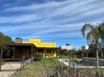 Casa · 256m² · 6 Ambientes · 2 Cocheras · Casa en Puerto Roldán