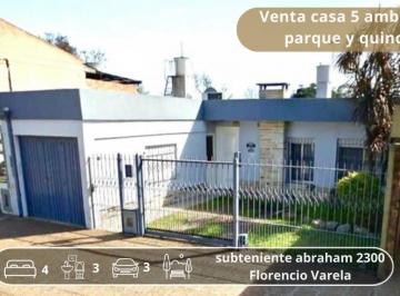 Casa de 4 ambientes, Florencio Varela · Venta/permuta Casa 5 Amb con Parque y Quincho en Florencio Varela