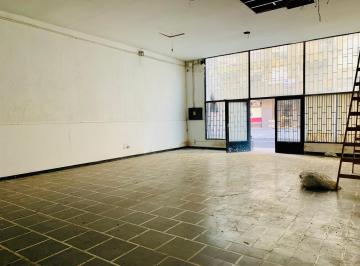 Local comercial · 216m² · 2 Ambientes · Venta - Local Comercial - a Reciclar - Centro Oportunidad