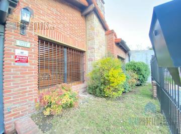 Casa · 174m² · 5 Ambientes · 1 Cochera · Casa 5 Ambientes con Escritorio y Cochera