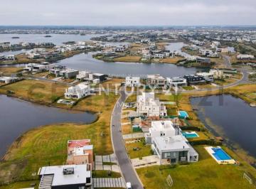 Terreno · Lote en Venta, Barrio Puertos del Lago Costas, Al Lago en Cul de Sac