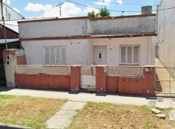 PH · 77m² · 4 Ambientes · PH P. Baja Frente Tipo Casa 3 Dorms y Jardin, a Refaccionar!