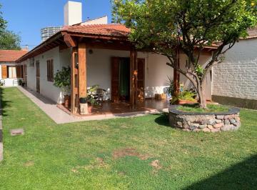 Casa de 5 ambientes, Ciudad de Mendoza · Casa en Venta C/ Cochera en 5.ª Sección Residencial Sur