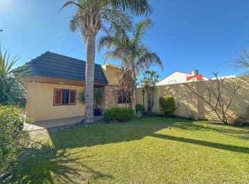 Casa · 160m² · 4 Ambientes · 2 Cocheras · Casa en Venta en Lanús Oeste 4 Ambientes
