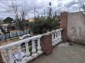 Casa · 140m² · 3 Ambientes · 3 Cocheras · Venta Casa y Departamentos Para Renta en un Amplio Lote