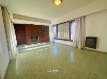 Casa · 174m² · 4 Ambientes · 1 Cochera · Venta - Casa 4 Ambientes - Parque Luro