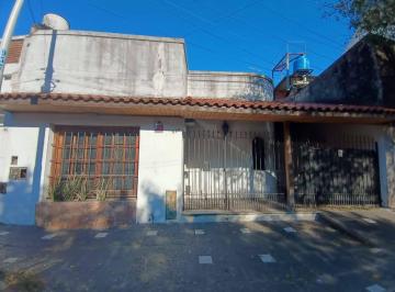 Casa · 120m² · 4 Ambientes · 1 Cochera · Casa en Venta en Avellaneda, G. B. a. Zona Sur, Argentina