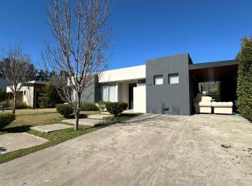 Casa · 175m² · 4 Ambientes · 1 Cochera · Casa Venta Nordelta
