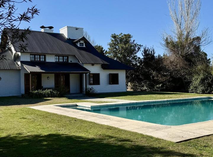 Casa · 399m² · 7 Ambientes · 1 Cochera