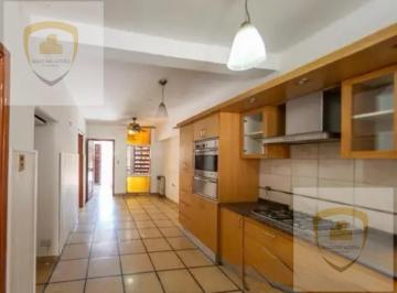 Casa · 189m² · 10 Ambientes · 1 Cochera · Casa - Juniors