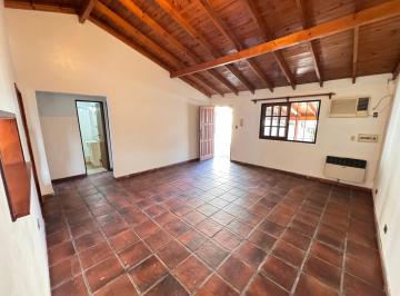 Casa de 3 ambientes, Quilmes · Casa 3 Ambientes con Patio Interno y Cochera Cubierta en Venta
