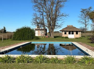 Quinta vacacional · 300m² · 3 Ambientes · 2 Cocheras · Espectacular Casa - Saladillo Acepta Permiuta