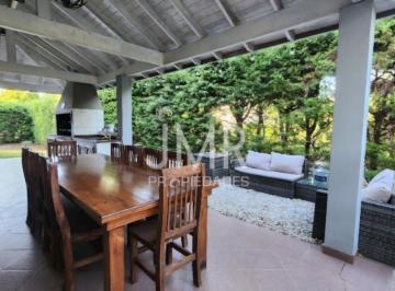 Casa · 210m² · 6 Ambientes · 2 Cocheras · Casa 5 Dorms | Lote 684 m² | Apto Crédito | La Masía – Pilar