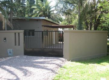Casa · 65m² · 3 Ambientes · 2 Cocheras · Casa Venta Alquilada 2 Dorm. 23bis y 451 City Bell con Jardin