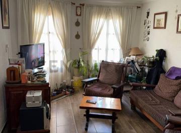 Casa · 120m² · 8 Ambientes · 2 Cocheras · En Venta! Rio Tercero, Casa de 3 Dorm. con Garaje y Patio.