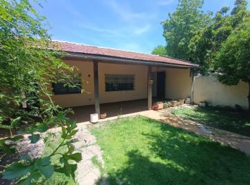 Casa de 4 ambientes, Lomas de Zamora · Casa 4 Amb. en Temperley con Gran Fondo Libre | Impecable y Luminosa