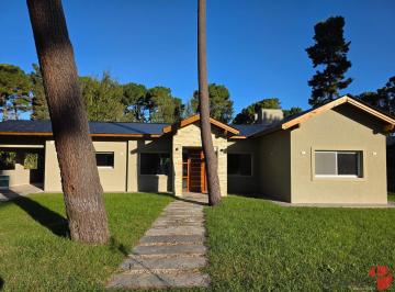 Casa · 207m² · 3 Dormitorios · 1 Cochera · Casa en Venta - Barrio Álamos - a Estrenar - Moderna y Luminosa