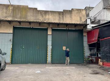 Bodega-Galpón · 670m² · Gran Galpón en Venta Sobre Av Los Quilmes.