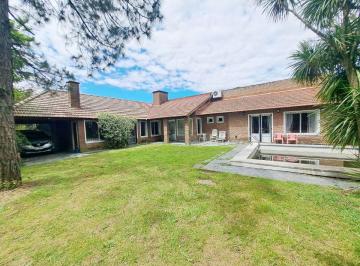 Casa de 6 ambientes Venta USD 160.000 · 26 y 450, Importante Chalet Sobre Lote de 800 m²