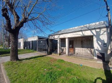 Casa · 160m² · 8 Ambientes · 1 Cochera · Casa - Los Hornos