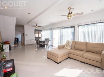 Casa · 270m² · 4 Ambientes · 2 Cocheras · Casa de 3 Dorm. en Venta - Barrio Privado Aires del Llano
