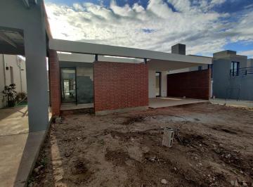 Casa · 225m² · 8 Ambientes · Casa en Villa Catalina de Categoria, 3 Dorm., Detalles Unicos