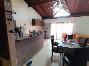 Casa · 166m² · 3 Ambientes · 1 Cochera · Casa Chalet en Venta en Ezpeleta Oste, Quilmes, G. B. a. Zona Sur