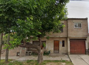 Casa · 166m² · 3 Ambientes · 1 Cochera · Casa Chalet en Venta en Ezpeleta Oste, Quilmes, G. B. a. Zona Sur