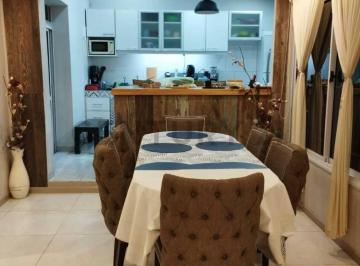 Casa · 72m² · 2 Dormitorios · 2 Cocheras · 181 Bis Entre 516 y 516 Bis Casa de 2 Dorm. en Venta Melchor Romero La Plata.