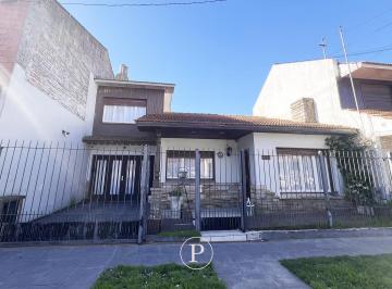 Casa · 167m² · 4 Ambientes · 3 Cocheras · Chalet 4 Ambientes Reciclado en San Jose