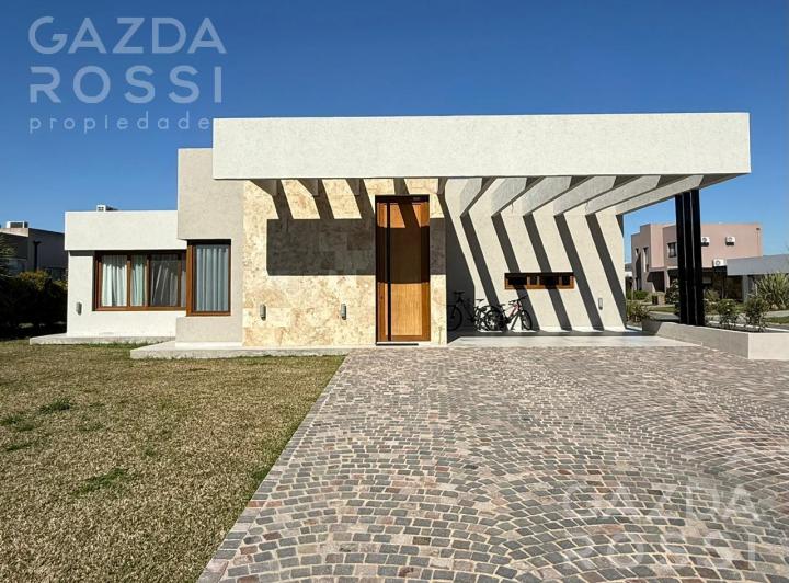 Casa · 265m² · 5 Ambientes · 2 Cocheras